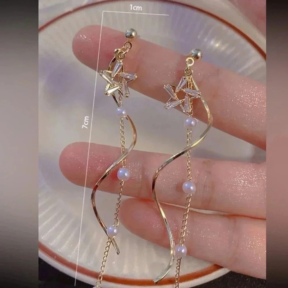 Gold Spiral Star & Pearl Earrings - Picture 2 of 3